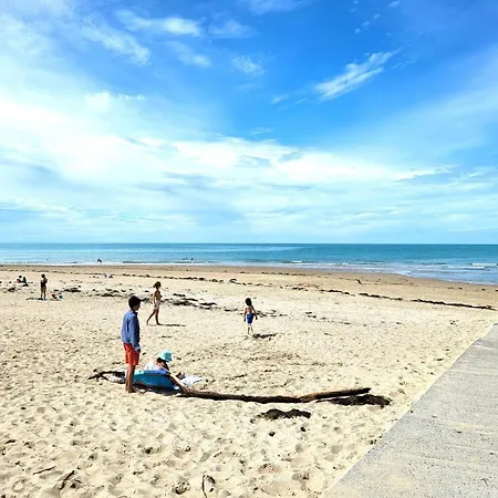 Holiday home Chez Ptit Claude, Bord De *