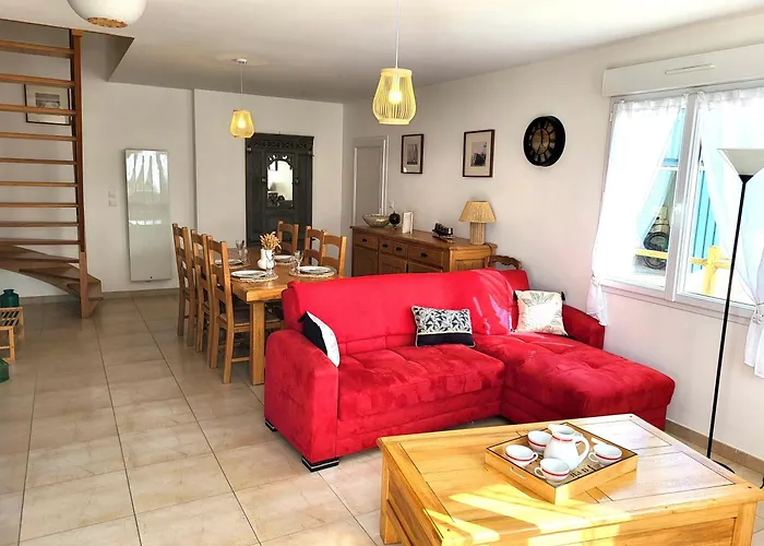 Chez Ptit Claude, Bord De Holiday home Creances