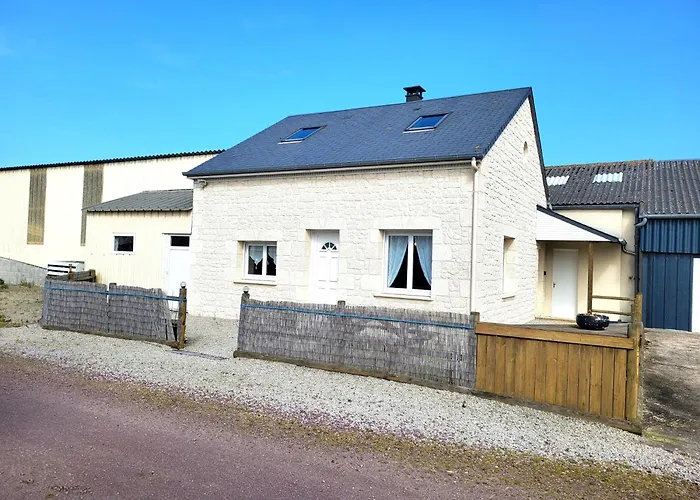 Chez Ptit Claude, Bord De Holiday home Creances