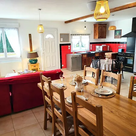 Holiday home Chez Ptit Claude, Bord De *