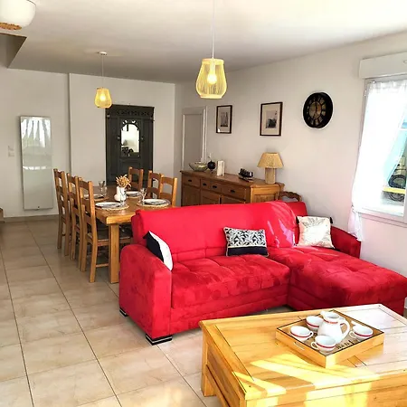 Chez Ptit Claude, Bord De Holiday home Creances