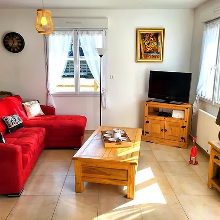 Chez Ptit Claude, Bord De Holiday home Creances