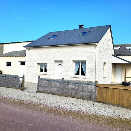 Chez Ptit Claude, Bord De Holiday home Creances