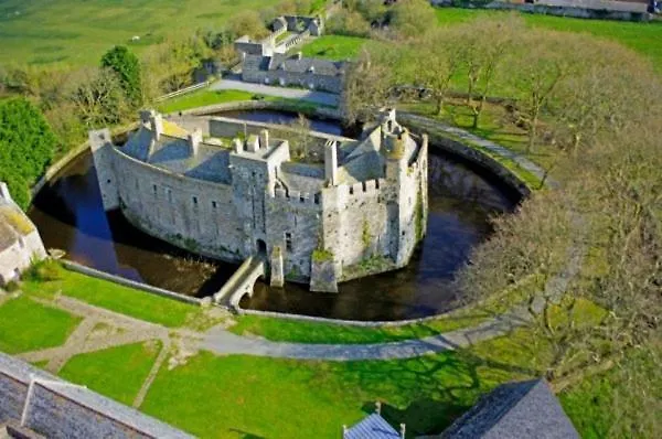 Chez Ptit Claude, Bord De Casa de Férias Créances